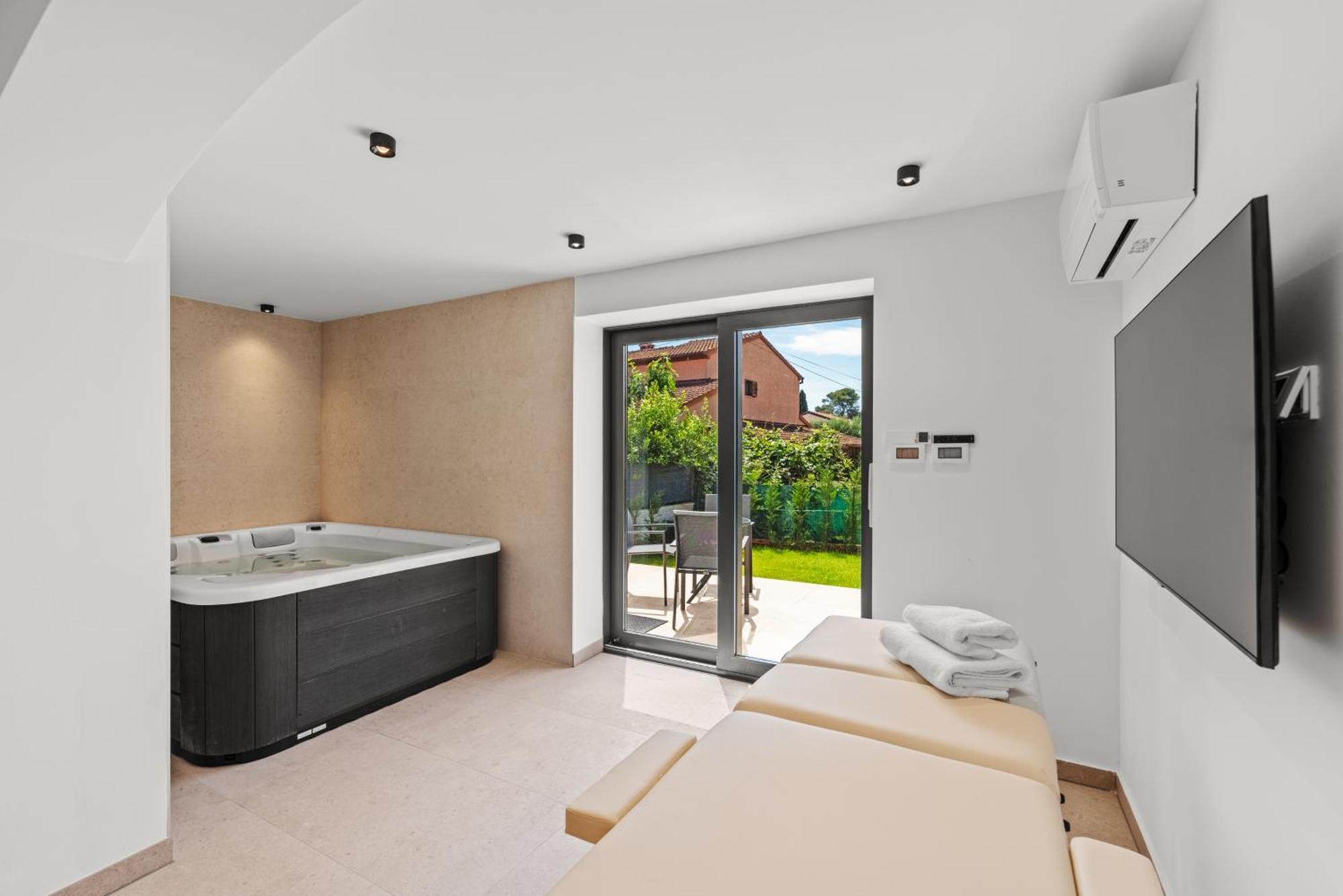 Domenica Medelina 5. Center, Pool, Jacuzzi, Sauna Villa *
